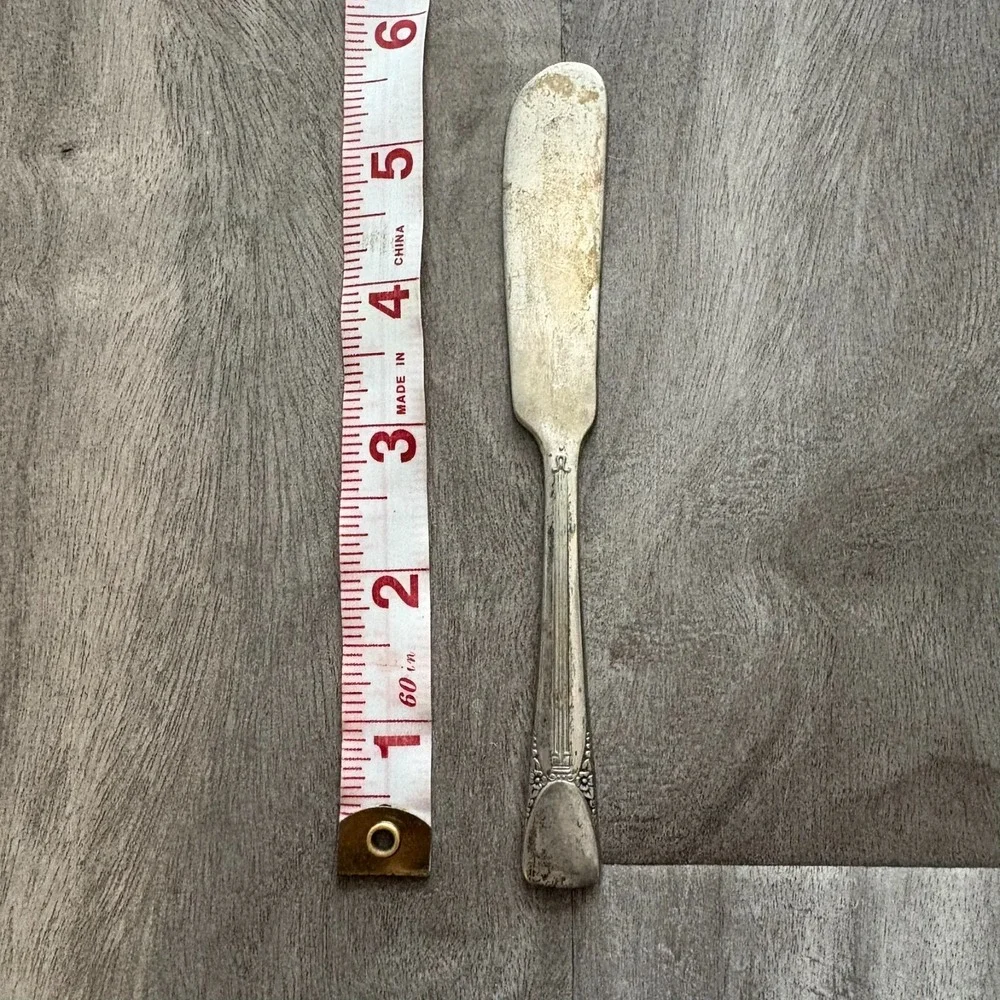 Vintage Embassy Silverplate Butter Knife Colonial Style Flatware Spreader